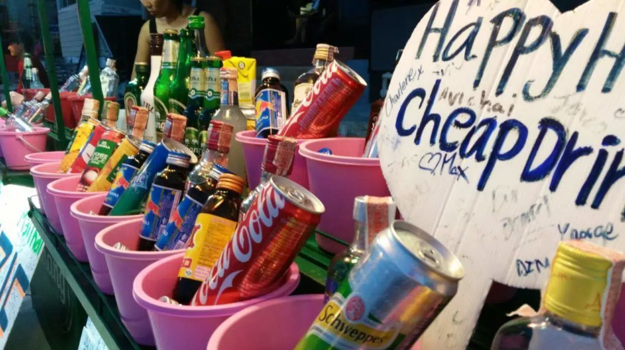 que es un bucket full moon party