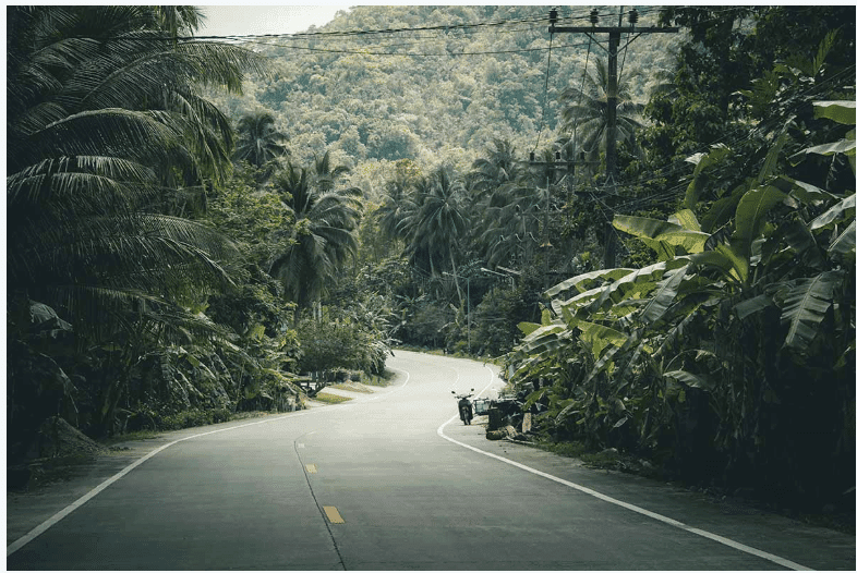 carretera dirección a la playa de Chaloklum
