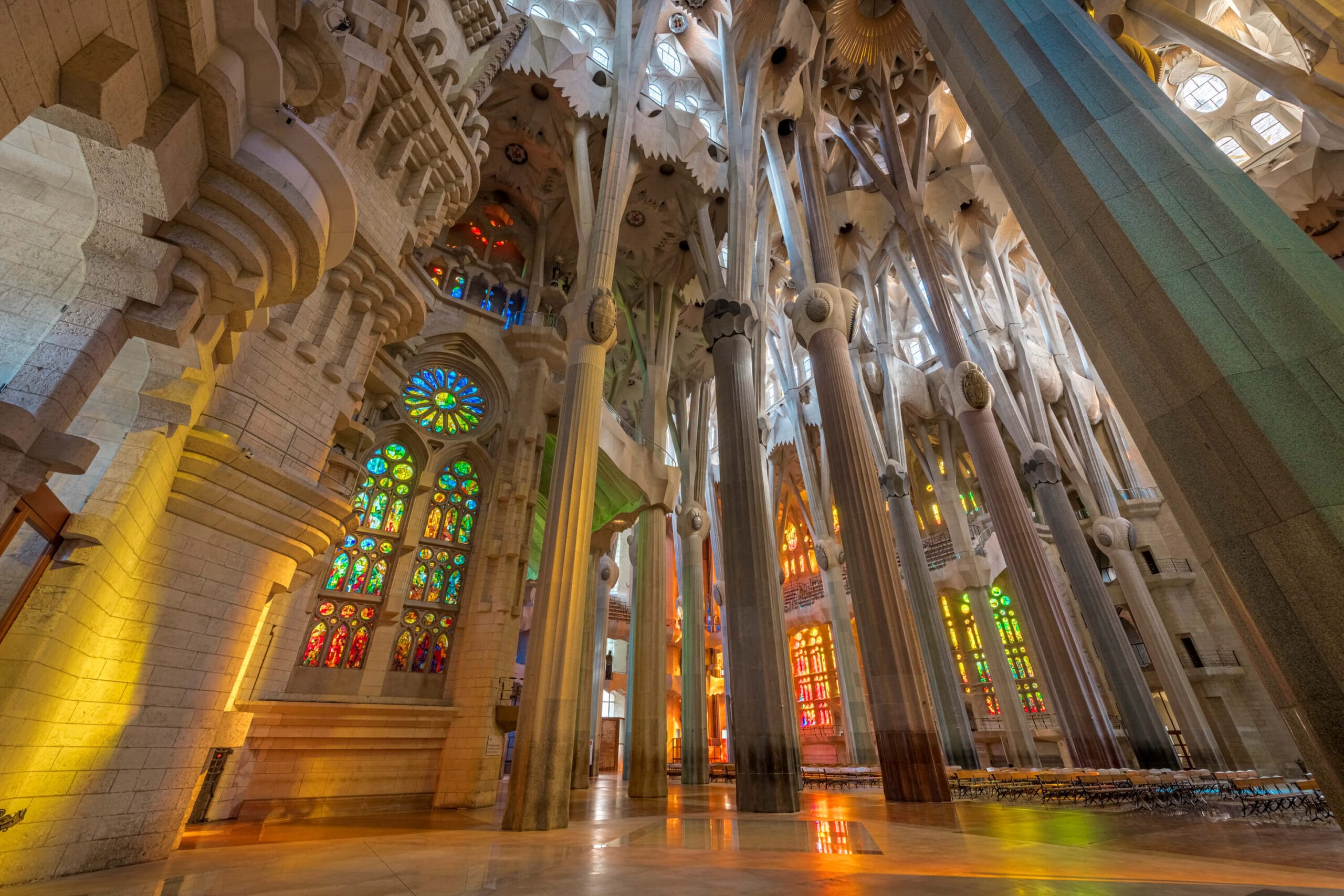 interior Sagrada Familia Barcelona