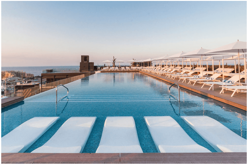 Espectacular piscina con vistas en el Hotel InterContinental Malta