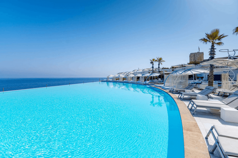 Infinity Pool Cafe del Mar Malta