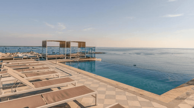 Piscina infinita Hotel AX ODYCY Malta