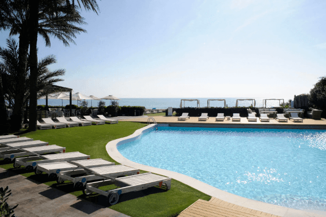 playa grande beach hotel y beach club (anteriormente tropical beach club barcelona)