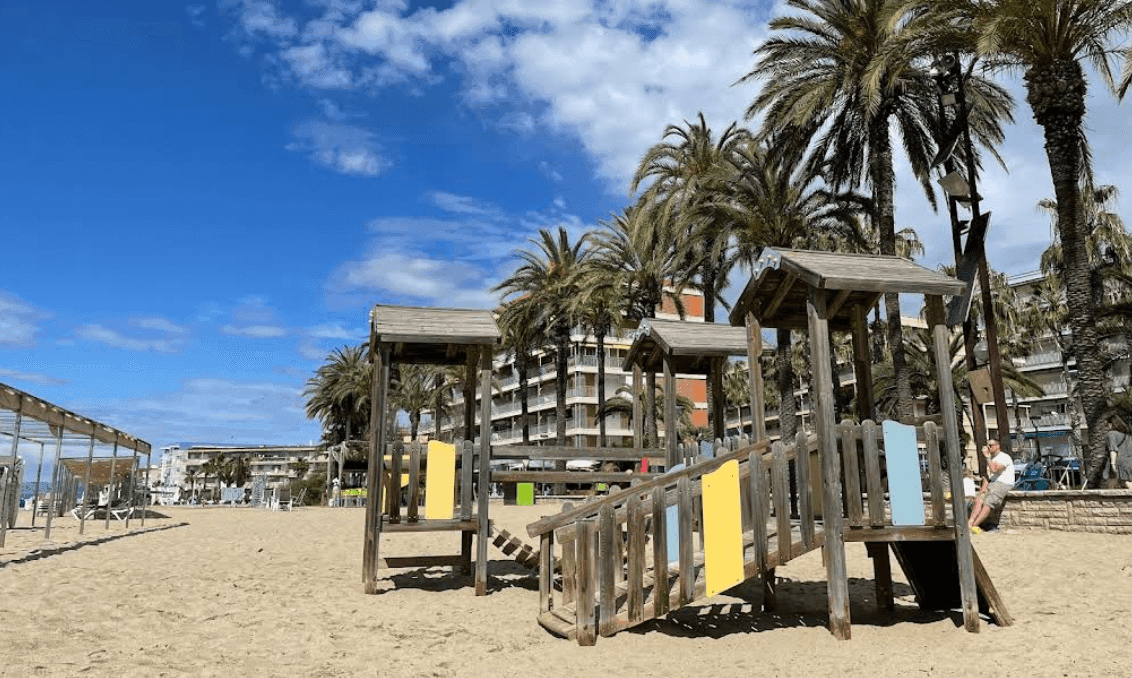 Zona infantil Playa Ponent Salou (1)
