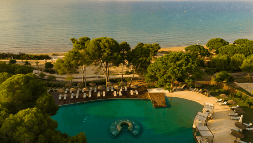 infinity pool Infinitum Beach Club Salou